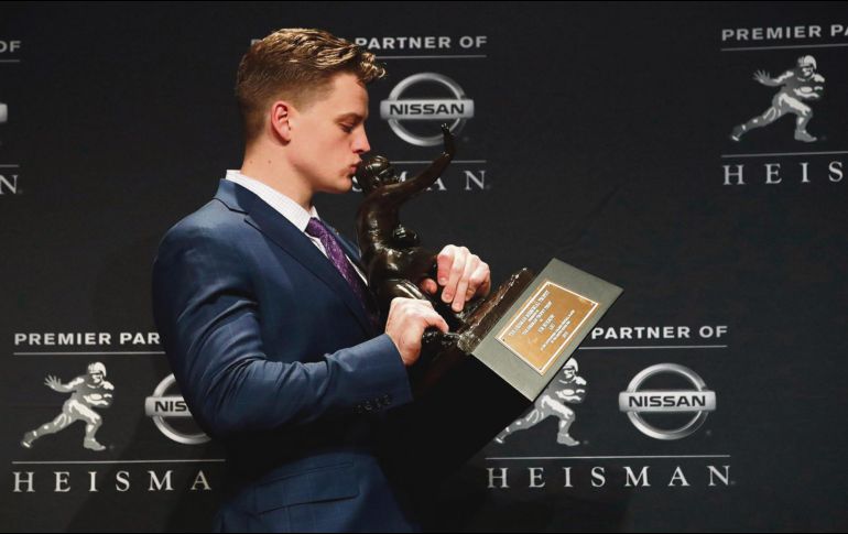 JOE BURROW. La NFL exige a los jugadores colegiales un atuendo prudente. AP