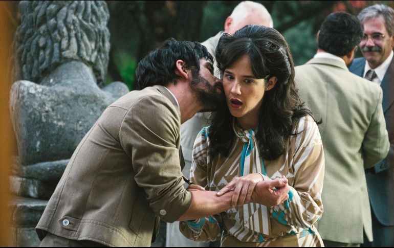 ESCENA. Ximena Sariñana en su papel  de “Carmelita”, dentro de “La casa de las flores”. CORTESÍA/Netflix