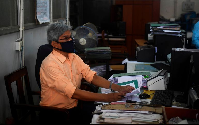Este lunes presentaron el plan de apoyo a pequeñas empresas que se pondrá en marcha ante la emergencia sanitaria desencadenada por el COVID-19. AFP / D. Sarkar