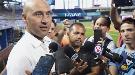 AGUANTARÁ. Jeter, director ejecutivo de los Marlins de Miami, verá suspendidos sus ingresos. AP / L. Sladky