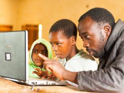 Los datos muestran que las dificultades son mayores en los países menos desarrollados, con un 89% de hogares sin ordenador en el África subsahariana, y un 82% sin Internet. TWITTER / @UNESCO