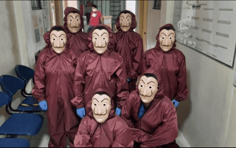 Ram Silva aclaró que las máscaras de Salvador Dalí sólo son un accesorio para tomar la fotografía. FACEBOOK / Ram Silva