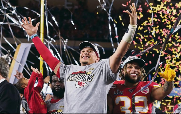 LO QUIEREN. Mahomes está a las puertas de su cuarta temporada en la Liga, en la que ganará cerca de 2.7 millones de dólares. AP / D. Phillip