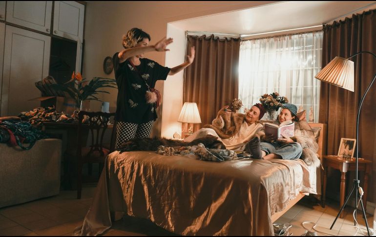 Talento. Momento del rodaje de la cinta. Amelia Eloisa (foto inferior) tiene más de 10 años de experiencia en la industria, aunque esta película es su ópera prima. CORTESÍA