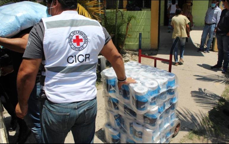 El CICR asegura que mantiene su compromiso humanitario, y se ha dedicado a dar apoyo en diferentes sectores como albergues de migrantes, hospitales, clínicas y prisiones. TWITTER/@CICR_es