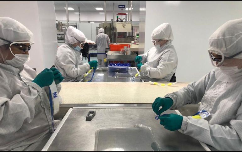 Pisa transforma una línea de producción de su planta para armar los kits de protección médica que serán entregados a partir de la próxima semana. ESPECIAL