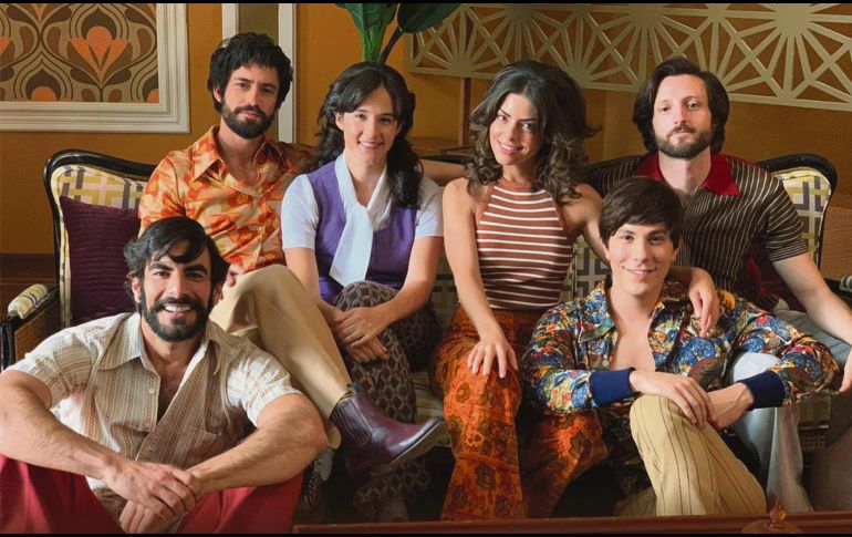 Isabel Burr. (Al centro) La actriz, vestida con blusa de rayas, será la encargada de dar vida a una joven “Virginia de la Mora”. ESPECIAL