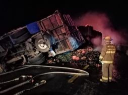 El accidente ocurrió en el kilómetro de la carretera Acatlán-Ciudad Guzmán. ESPECIAL