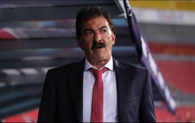 A los 68 años de edad, el ''Bigotón'' explicó que su etapa en los banquillos ya pasó y que buscará reencontrarse en otra posición, pero ligado al futbol. SUN / ARCHIVO