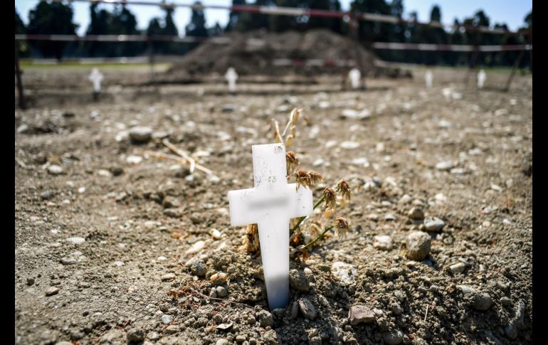 Milán decidió reducir de 30 a cinco días el plazo de tiempo para que los familiares de las víctimas retiren los cuerpos. AP/LaPresse/C. Furlan