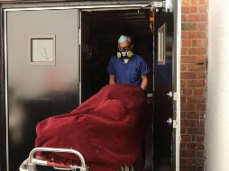 Agregan que la pandemia está lejos de terminar, aunque algunos países europeos parecen haber estabilizado o reducido el número de contagios. AFP / S. Platt / Getty Images