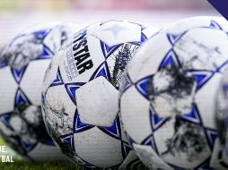 Se determinó no entregarle la corona al Ajax, líder general de la competencia, pues tenía los mismos puntos que el AZ Alkmaar pero con mejor diferencia de goles. TWITTER / @eredivisie