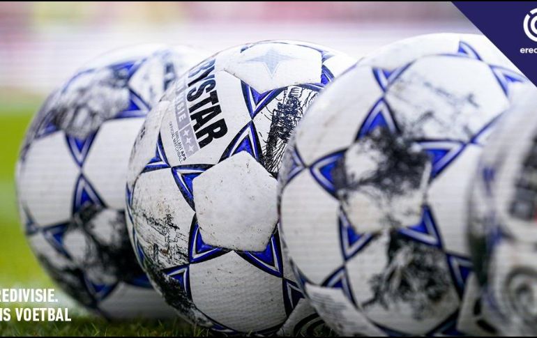 Se determinó no entregarle la corona al Ajax, líder general de la competencia, pues tenía los mismos puntos que el AZ Alkmaar pero con mejor diferencia de goles. TWITTER / @eredivisie