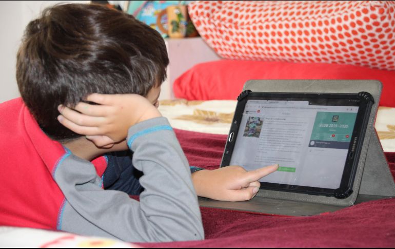 Entre los alumnos solo el 25 % cuenta con una computadora en casa y ese mismo porcentaje cuenta con internet en casa. EFE / ARCHIVO