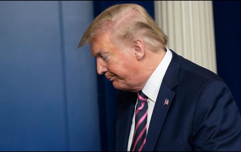 Este sábado, Donald Trump intentó matizar sus dichos tras divulgarse que los servicios de salud habían atendido a varias personas por ingerir productos de limpieza. EFE/C. Kleponis