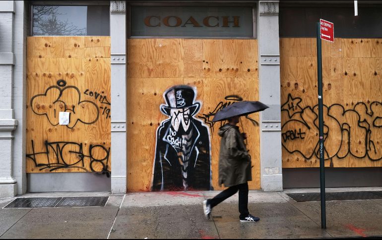El gobernador perfiló unos planes de reapertura económica que podrían comenzar el 15 de mayo, si las cifras de hospitalización registran un descenso durante 14 días. AFP/S. Platt