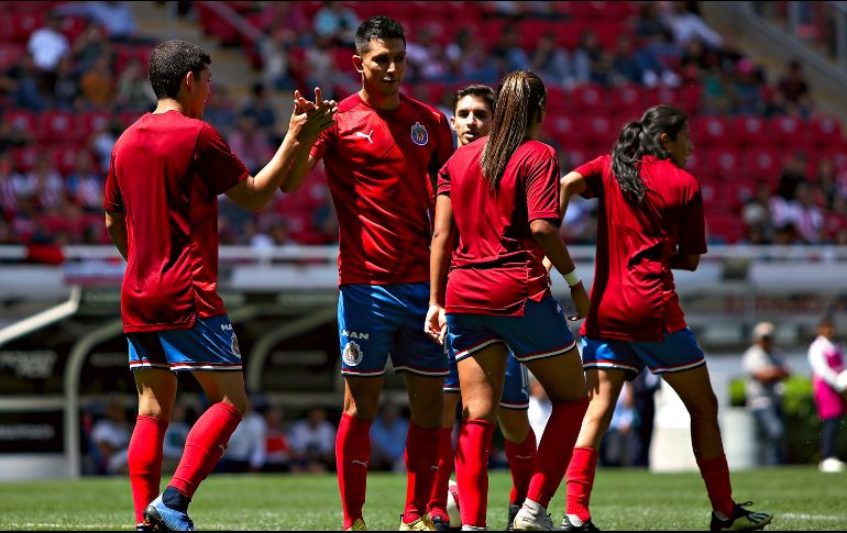 Mediante un comunicado oficial, el Club Guadalajara informa que esta noche dará a conocer los detalles de una iniciativa que ayudará a “Inspirar a México” en estos tiempos difíciles de confinamiento en la cuarentena por el coronavirus. IMAGO7 / ARCHIVO