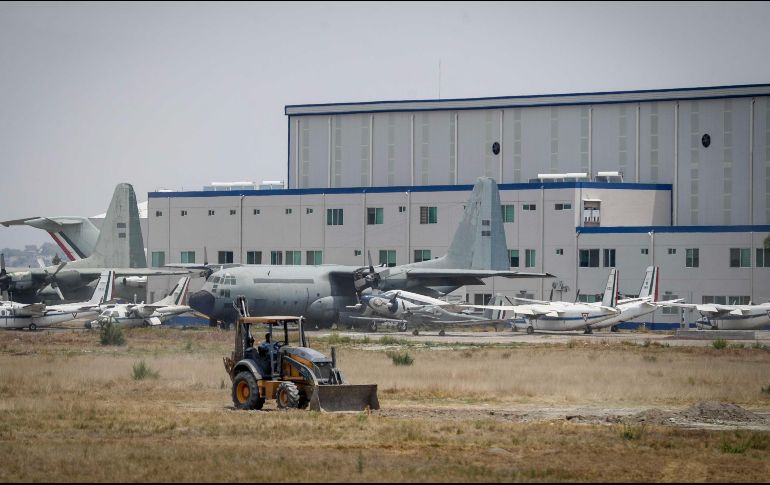 El titular del Ejecutivo federal insiste en seguir con la construcción del Aeropuerto Internacional de Santa Lucía, entre otros de sus proyectos. SUN/ARCHIVO
