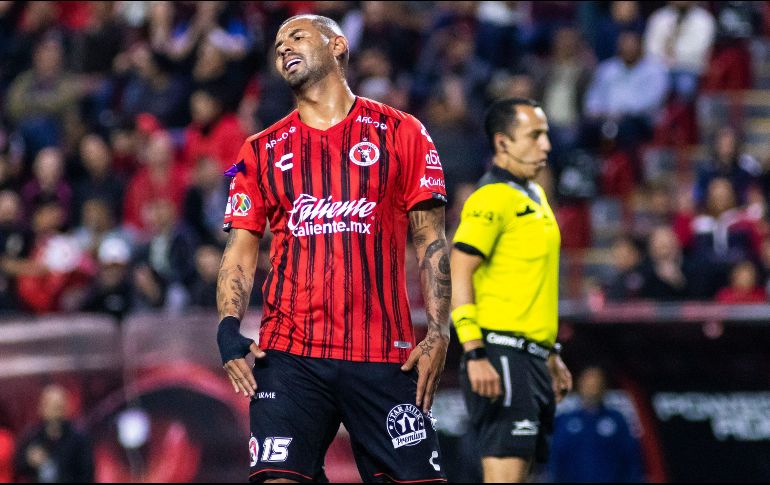 El mediocampista colombiano de Xolos de Tijuana, Edwin Cardona, aseguró que un utilero del equipo fue declarado positivo por COVID-19. Imago7 / ARCHIVO
