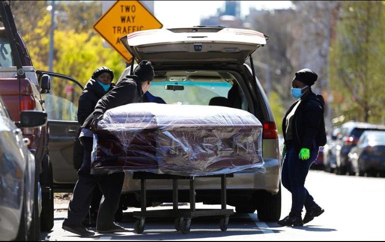 Más de la mitad de las muertes en Estados Unidos se concentra en tres estados: Nueva York, Nueva Jersey y Michigan. EFE/P. Foley