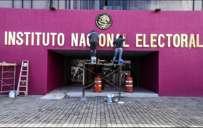 El INE advierte que renunciar al financiamiento público no exime a los partidos del cumplimiento de sus obligaciones en materia de fiscalización. SUN/ARCHIVO