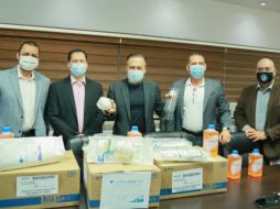 Autoridades del Hospital Civil y la empresa farmacéutica participaron en la entrega-recepción de los donativos. ESPECIAL