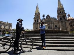 Desde el 20 de abril, autoridades piden a ciudadanos en las calles cumplir con las medidas sanitarias obligatorias. AFP/ARCHIVO