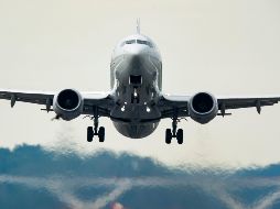 En marzo pasado las aerolíneas nacionales redujeron hasta 80% de sus operaciones. EFE/J. Lo Scalzo