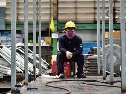 Diversos países iniciaron con medidas de apoyo para las empresas y trabajadores que suman un total de cinco trillones de dólares. AFP / ARCHIVO
