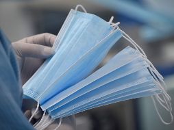 En días pasados, López-Gatell aseguró que la evidencia científica no es concluyente respecto al uso de cubrebocas para prevenir un contagio de COVID-19. AFP / ARCHIVO