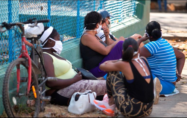 Resaltan que la exportación y reexportación de bienes a Cuba requiere un proceso de licencias 