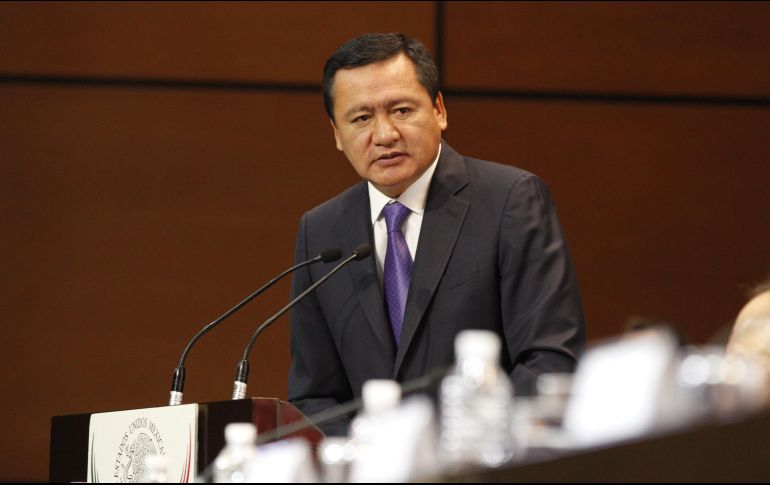 El senador y ex secretario de Gobernación se mantiene asintomático. NTX / ARCHIVO