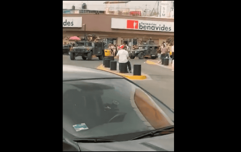 Este jueves aparecieron nuevos videos donde la gente formada vitorea a los criminales y abuchea a las autoridades. ESPECIAL