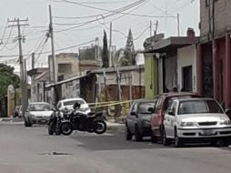 Oficiales del Escuadrón Motorizado Jaguares patrullaban en la colonia La Tijera cuando vieron a dos sujetos que circulaban en una motocicleta Carabela negra de bajo cilindraje sin placas de circulación. ESPECIAL