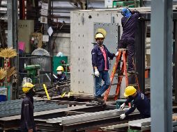 Un elemento que pesará en el ánimo de los inversionistas acerca de la economía mexicana será el fuerte impacto en el PIB, el cual caerá 5.8%. AFP / ARCHIVO