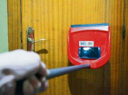 RÁPIDO Y PRÁCTICO. Con un recogedor y tu celular, así de fácil. ESPECIAL