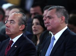 García Luna (d), quien fuera secretario de Seguridad Pública en la administración de Calderón, actualmente se encuentra encarcelado en Nueva York acusado de delitos de narcotráfico. SUN/ARCHIVO