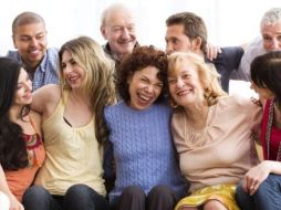 Extender la burbuja social permite incorporar más personas al núcleo familiar que deben mantener esta relación de forma exclusiva. GETTY IMAGES