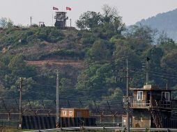 Contrariamente a lo que indica su nombre, la Zona Desmilitarizada (DMZ), que divide la península en dos Estados, es uno de los lugares más fortificados del planeta. Está llena de cercas de alambre de púas y de campos de minas. EFE