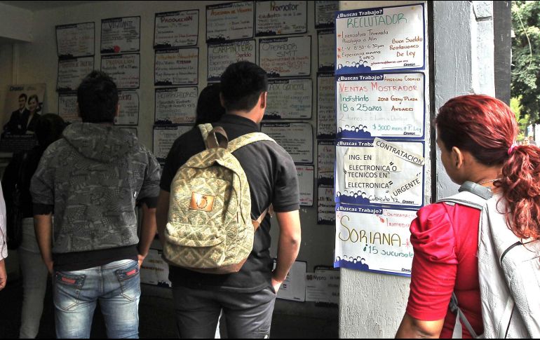 INSUFICIENTE. El esfuerzo de la autoridad se queda corto frente al universo de empleados y empleadores en Jalisco que se han quedado sin ingresos. ARCHIVO