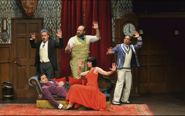 “La obra que sale mal”. El elenco de esta puesta en escena lanza el programa “Actualmente hoy”. CORTESÍA