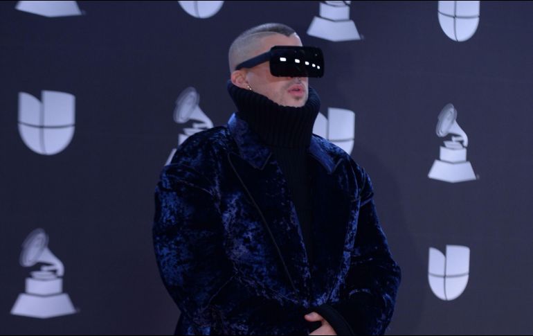 Bad Bunny aprovechó el momento para agradecer a sus colegas y hablar del COVID-19. AFP / ARCHIVO