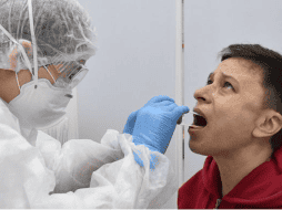 Algunos pacientes recuperados de covid-19 volvieron a dar positivo en las pruebas. ¿Por qué se puede dar esto?