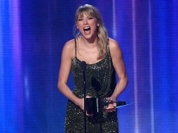 Taylor  celebró a la enfermera quien cumplía 30 años. AP / ARCHIVO