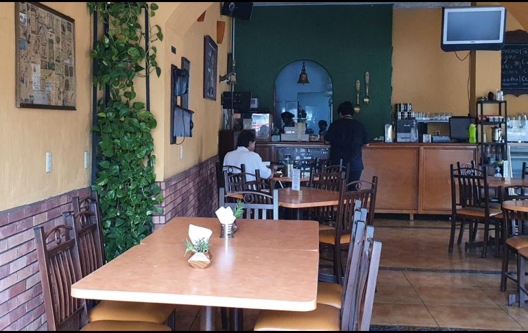 Restaurante semivacío. El rector de la UdeG considera que en junio se podría pensar en estrategias parciales para los sectores que más lo necesiten. EL INFORMADOR/G. Gallo