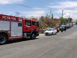 Personal de Protección Civil y Bomberos Zapopan acuden al lugar para, en coordinación de peritos, realizar la extracción de ambos cadáveres. ESPECIAL / Policía de Zapopan
