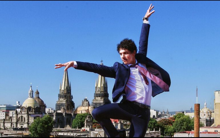 BAILARÍN. Isaac Hernández invita al público en general a conocer los principios del ballet. ARCHIVO
