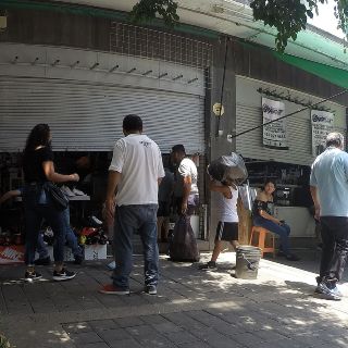 Mantienen ventas a media cortina en Obregón