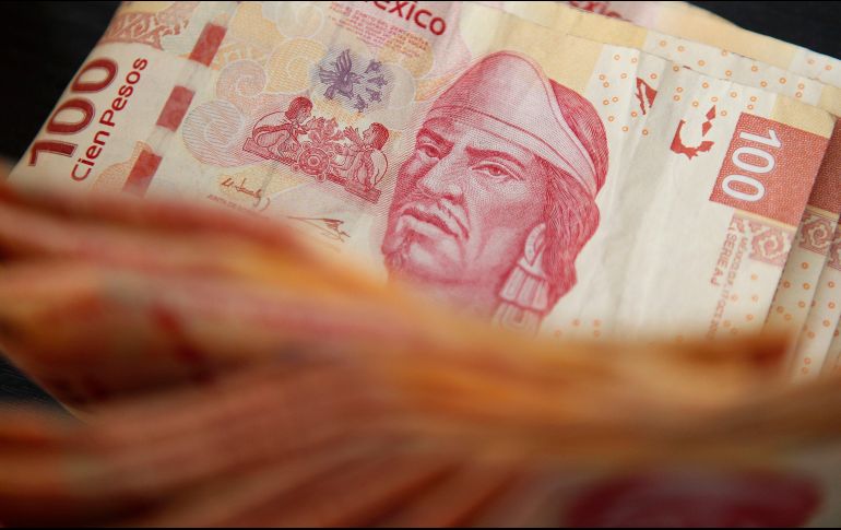 El peso mexicano resulta afectado por las desalentadoras cifras económicas en el mundo. EL INFORMADOR / ARCHIVO