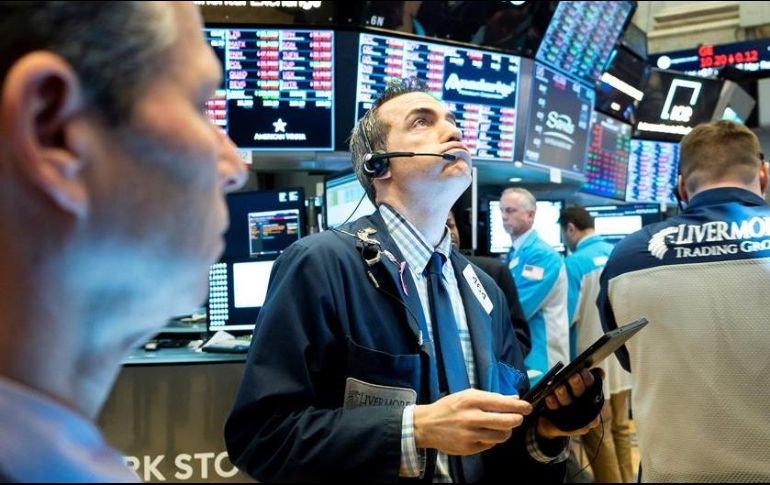 Analistas opinan que, pese a las fuertes pérdidas acumuladas, los mercados aún no han absorbido todo el impacto que el COVID-19 ha tenido en la economía real. EFE/J. Lane